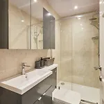 Host & - Ross's View וויטבי