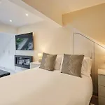 Apartment Host & - Ross's View