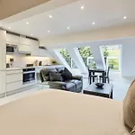 Apartment Host & - Ross's View *